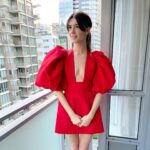 Daisy Edgar-Jones Instagram – Thank you @criticschoice for this nomination!!! Thank you thank you @oscardelarenta for this dress🍎🍒🌹Well done my NP team, @paul.mescal and Lenny, wish we could be together.