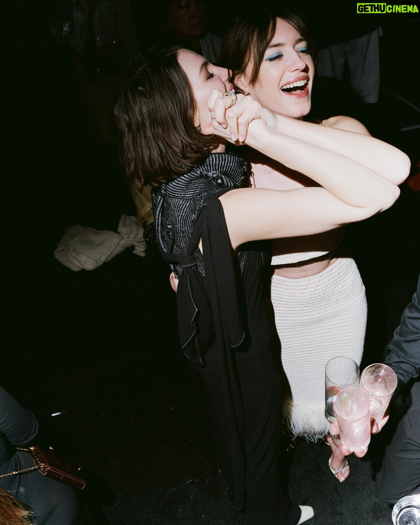 Daisy Edgar-Jones Instagram - Thank you for a great night @wmag and @saramoonves πΊπ»πΊπ»πΊπ»