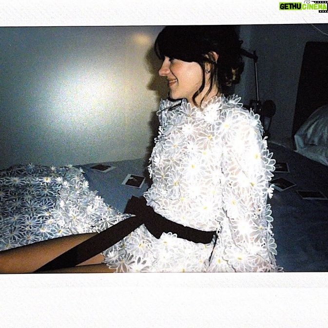 Daisy Edgar-Jones Instagram - 🌼 I 🌼 love 🌼 this 🌼 dress 🌼 and 🌼 jewellery 🌼 @chanelofficial 🌼 Thank you to my wonderful bubble from Fresh for making this day so special and thank you @nicky_yates for being so incredible! We shook it like a Polaroid picture so we did. Thank you also to @vanityfair for capturing the day #goldenglobes