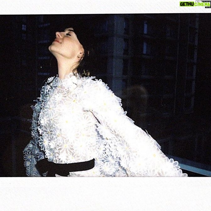 Daisy Edgar-Jones Instagram - 🌼 I 🌼 love 🌼 this 🌼 dress 🌼 and 🌼 jewellery 🌼 @chanelofficial 🌼 Thank you to my wonderful bubble from Fresh for making this day so special and thank you @nicky_yates for being so incredible! We shook it like a Polaroid picture so we did. Thank you also to @vanityfair for capturing the day #goldenglobes