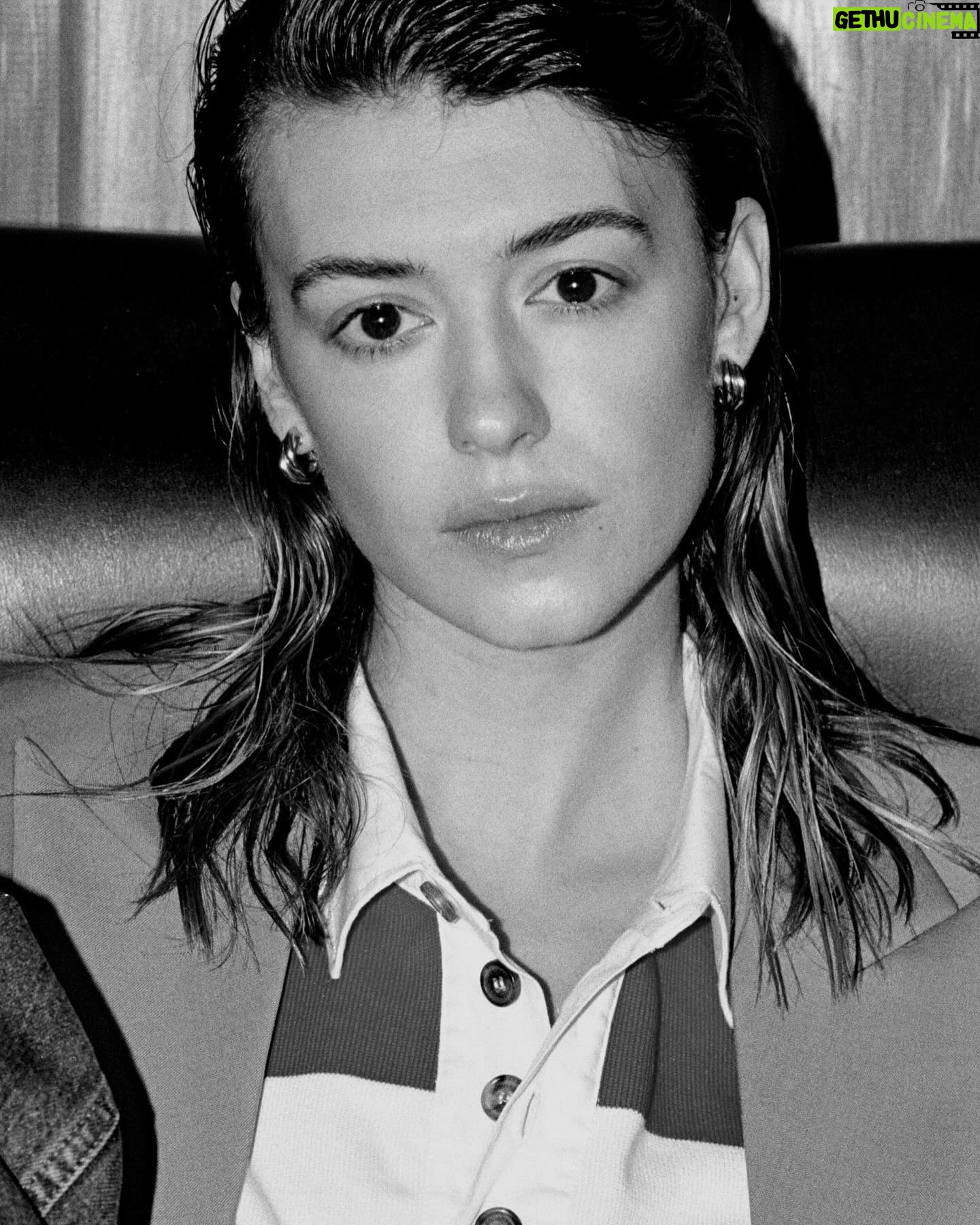 Daisy Edgar-Jones Instagram - I LOVED this shoot @thepopmag 🍬 Thank you! Here are some lil piccies of me waiting for the @twistersmovie to drop. @cartier 😍
