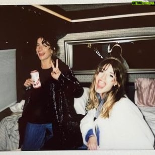 Daisy Edgar-Jones Instagram - So hot you’re hurting my feelings ✌️🌞🌧 thank you @glastofest