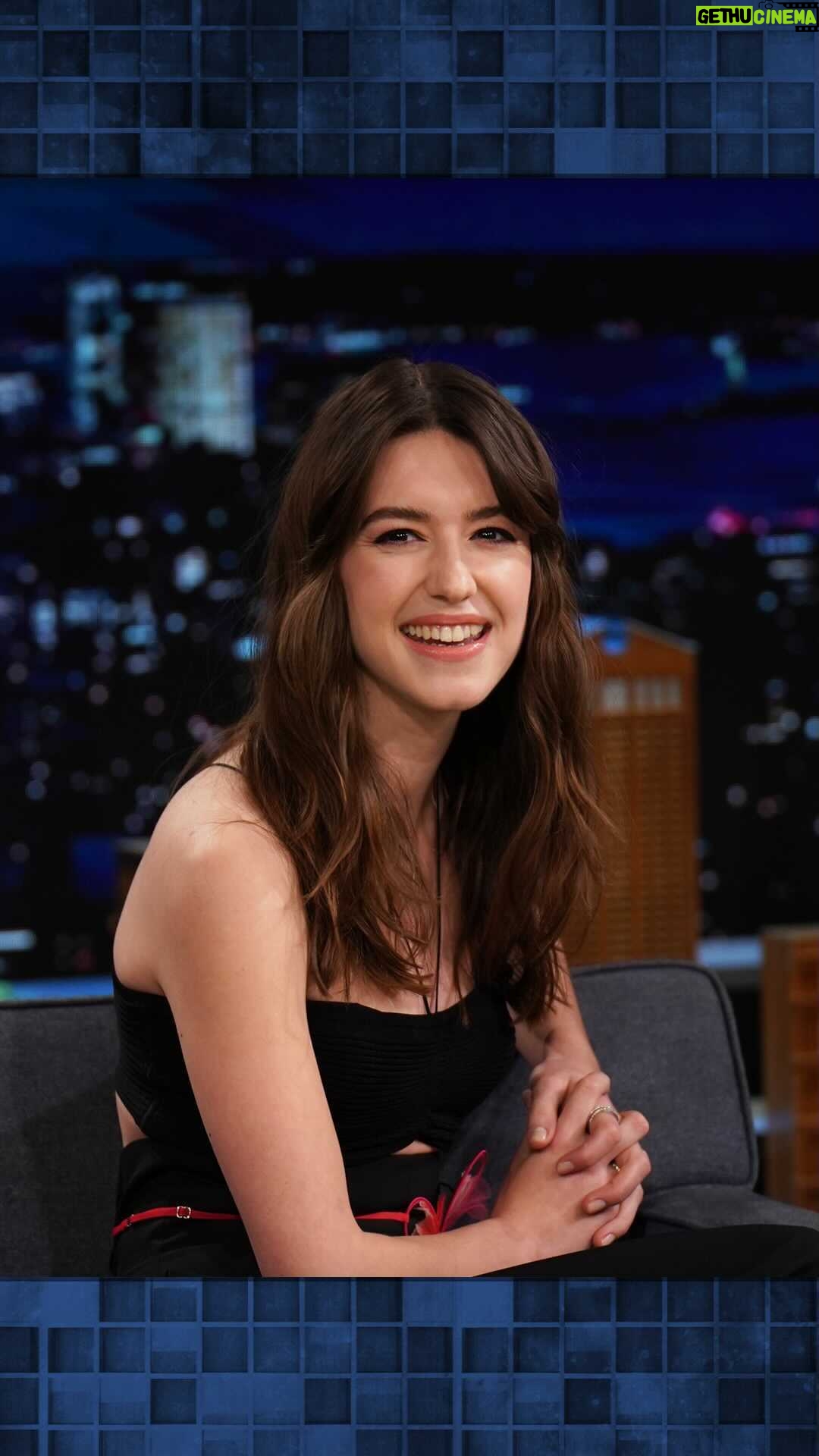 Daisy Edgar-Jones Instagram - @daisyedgarjones tries Girl Scout Cookies for the first time! #FallonTonight