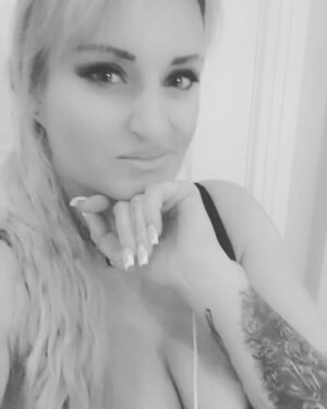 Daisy May Cooper Instagram - Just a lil 'fuck u' pic to all my exes. Including Robert Tate who dumped me in year 5 after taking all my pogs.