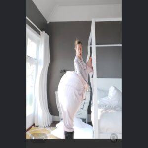Daisy May Cooper Instagram - Felt cute might delete later. #natural #nofilter #foothand