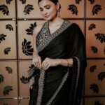 Daisy Shah Instagram - This song 🎶❤️ . . . Mua: @makeupbyvinod Hair: @trivenihairstylist Outfit: @ishaguptatayal x @vblitzcommunications Jewellery: @shopravyaa 📸: @kunal_mohite_photography . . . #daisyshah #sarinotsorry