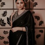 Daisy Shah Instagram - This song 🎶❤️ . . . Mua: @makeupbyvinod Hair: @trivenihairstylist Outfit: @ishaguptatayal x @vblitzcommunications Jewellery: @shopravyaa 📸: @kunal_mohite_photography . . . #daisyshah #sarinotsorry