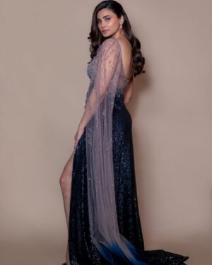 Daisy Shah Instagram - 💣
.
.
.
Outfit @dollyjstudio 
Jewellery @mozaati 
Styled by @stylebysaachivj Assisted: @styledbynikinagda 
Mua: @makeupbyvinod 
Hair: @trivenihairstylist 
📸: @portraitdeewana 
.
.
.
#daisyshah #timesfoodawards