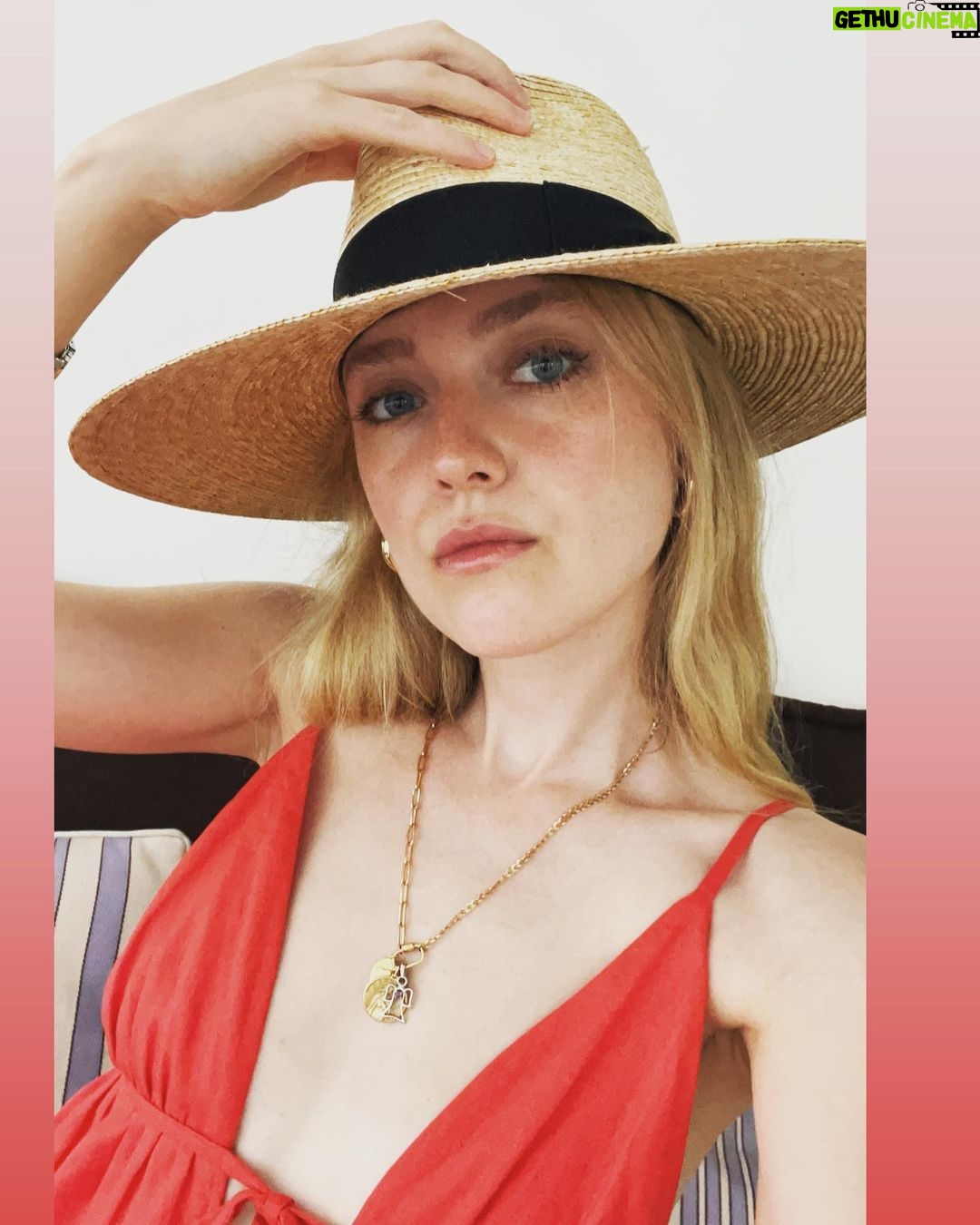 Dakota Fanning Instagram - borsalino baby