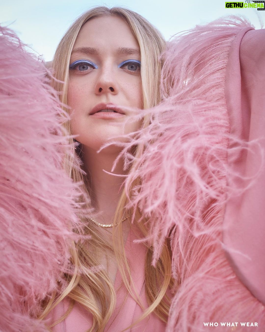 Dakota Fanning Instagram - 🎀 @whowhatwear 🎀 @laurendukoff @samanthamcmillen_stylist @justjenda @erinayanianmonroe @thuybnguyen @cassatwork @samueljosephs @jbake21 @elizagracehuber