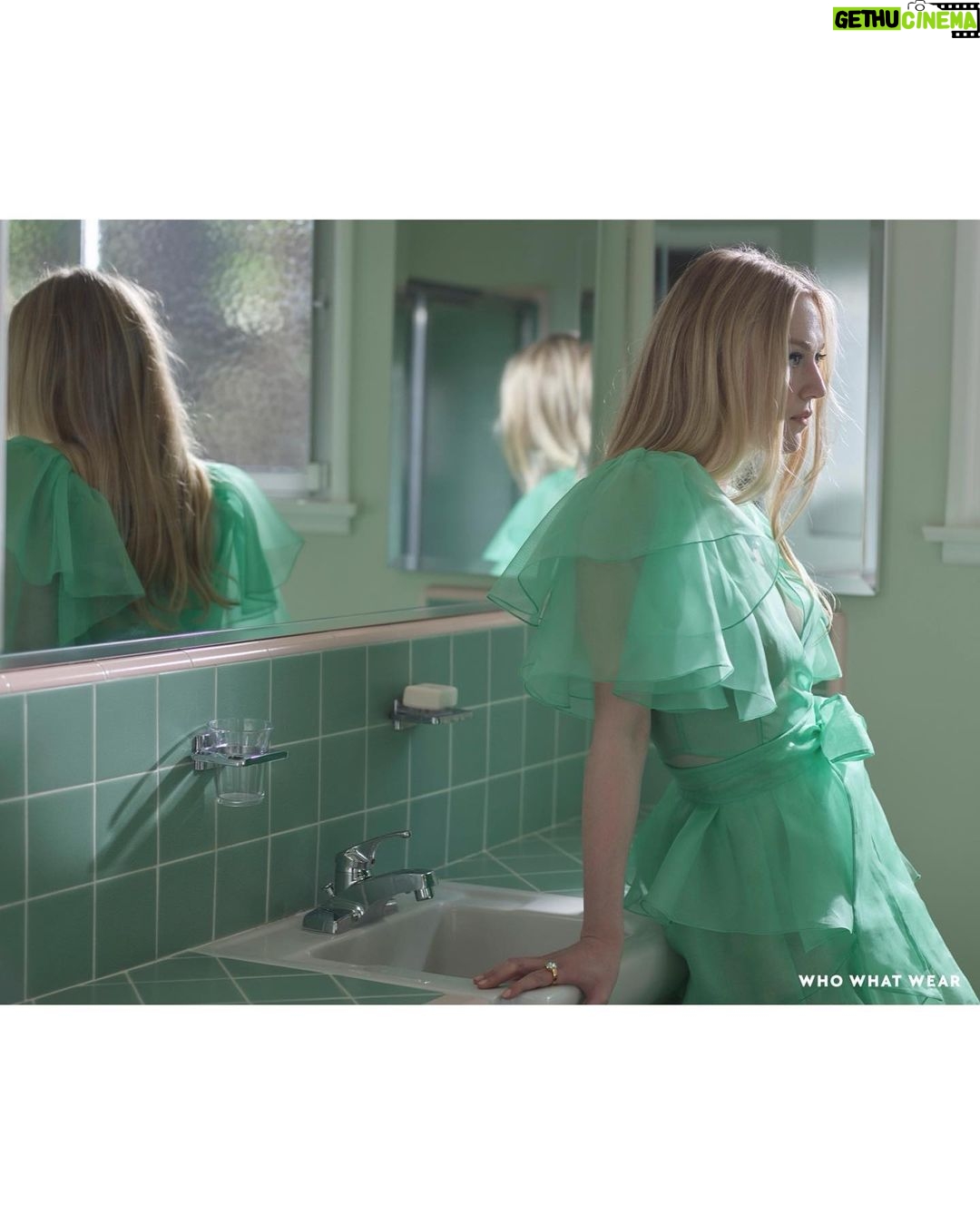 Dakota Fanning Instagram - 🎀 @whowhatwear 🎀 @laurendukoff @samanthamcmillen_stylist @justjenda @erinayanianmonroe @thuybnguyen @cassatwork @samueljosephs @jbake21 @elizagracehuber