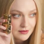 Dakota Fanning Instagram - Go behind the scenes with @DakotaFanning as she explores the beauty of #ThePreciousLipstick. Its elevated formula is luxuriously oil-based that melts into the skin, enhancing contour and facet definition, while controlling light and shadow for a 3D appearance. No matter how you purse and pout your lips, they will always look on point 💋 体温で美容液のようにとろけるクレ・ド・ポー ボーテ #ルルージュプレシュー は、唇を彩るという領域を超え、唇そのものの理想を追求したラグジュアリールージュ。 スキンケアとメイクアップ効果を叶えるリップエンパワリング処方により、唇のあらゆる動きに寄り添い、しなやかに密着。輪郭の際立った立体感のある唇を演出します。