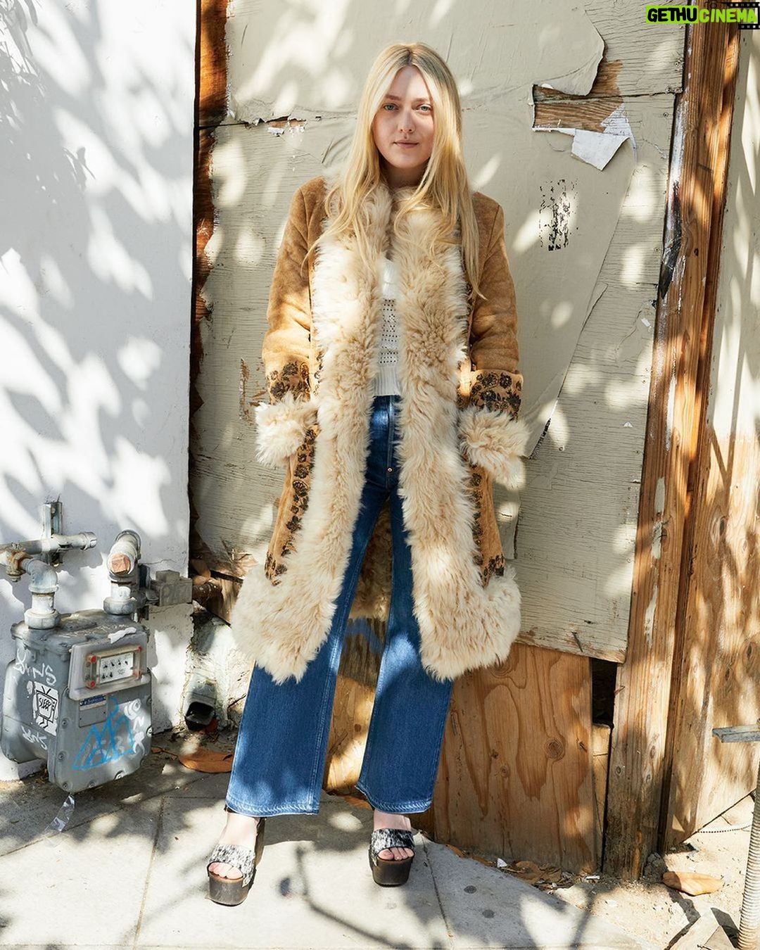 Dakota Fanning Instagram - Best Performaces Issue of @wmag ! Love you #lynnhirschberg @saramoonves #juergenteller Thank you for including my Squeaky!