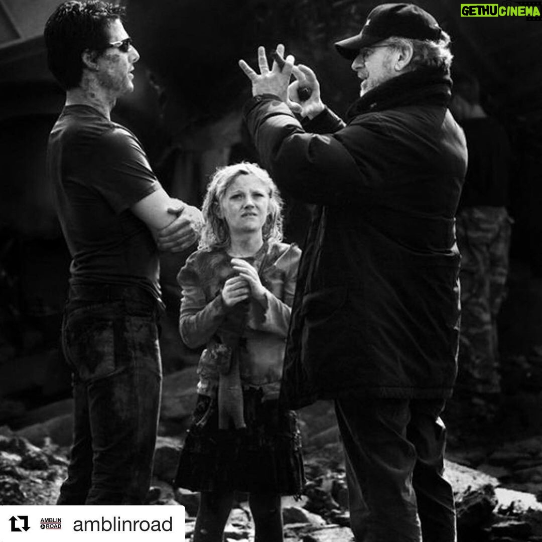 Dakota Fanning Instagram - Love when I get tagged in gems like these. #waroftheworlds #tomandsteven
