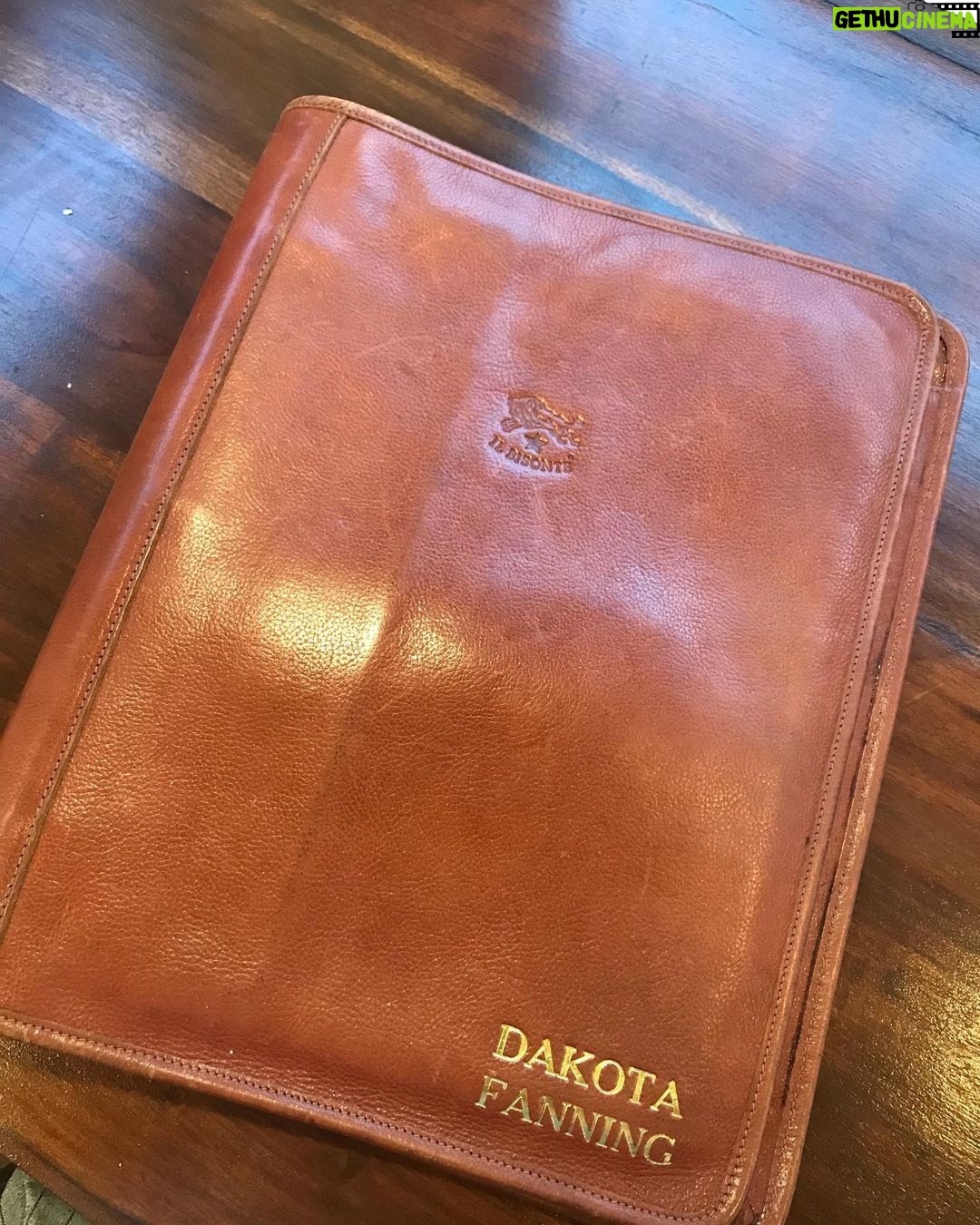 Dakota Fanning Instagram - This script binder has been with me since I was 8 years old, and it was actually a gift from @alecbaldwininsta when we worked together on The Cat in the Hat! Anything and everything I’ve worked on since then, has lived in here. Currently housing #theangelofdarkness 😊