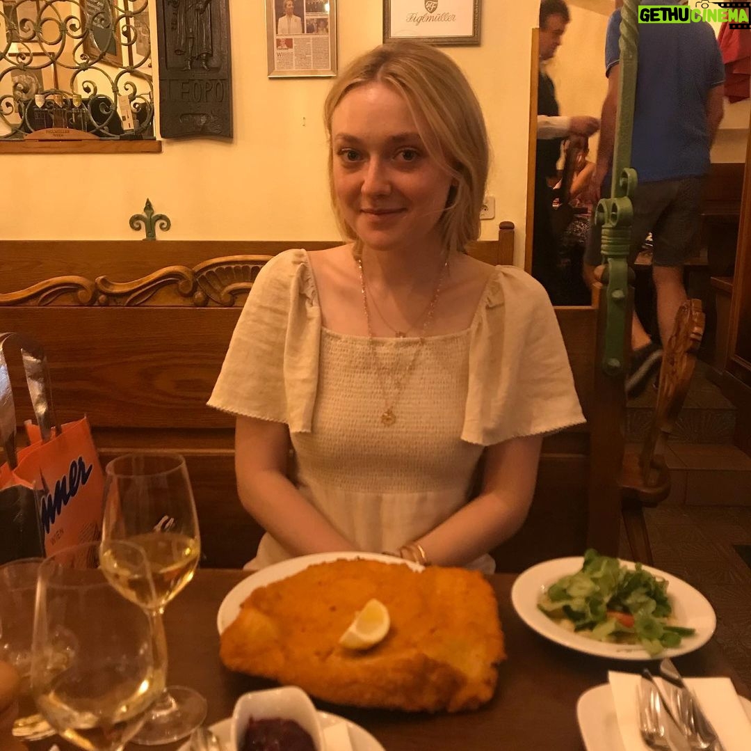 Dakota Fanning Instagram - 🇦🇹❤️ VIENNA ❤️🇦🇹 Vienna, Austria