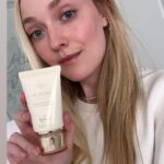Dakota Fanning Instagram - UV protection has been a part of my routine for as long as I can remember. I don’t walk outside without sunscreen on, and always have some in my bag to reapply throughout the day. Protection is key to healthy and smooth skin. And don’t forget the rest of your body that can just as easily be damaged by the sun! #CPBCollective