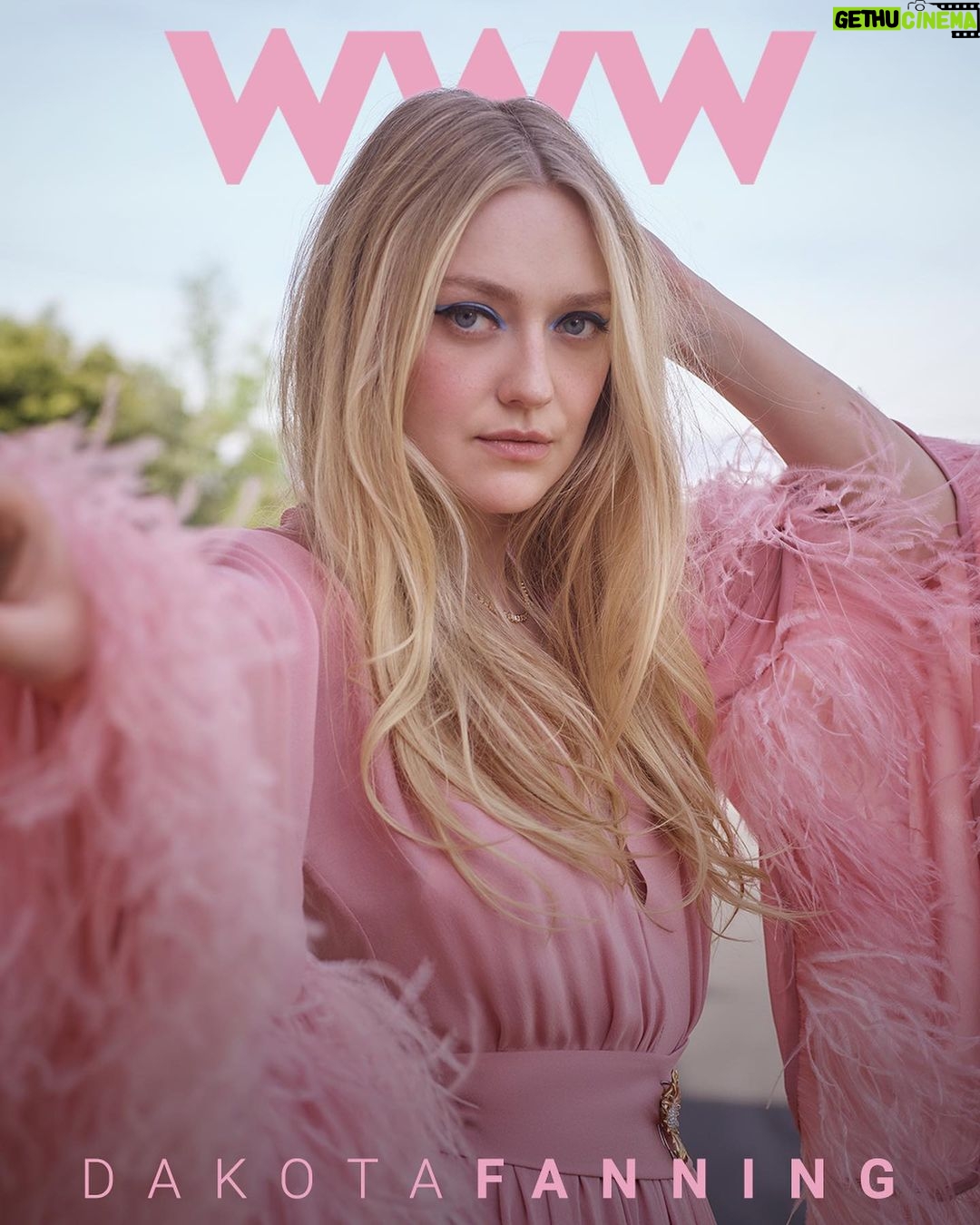 Dakota Fanning Instagram - 🎀 @whowhatwear 🎀 @laurendukoff @samanthamcmillen_stylist @justjenda @erinayanianmonroe @thuybnguyen @cassatwork @samueljosephs @jbake21 @elizagracehuber