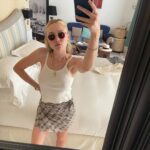Dakota Fanning Instagram - 🍋
