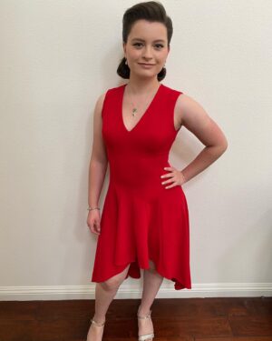 Dalila Bela Instagram - I had so much fun at the #junglecruise premier!!! The movie was stunning, and I can’t wait for you all to see it on July 30th!!! My youngest brother, @raphaelalejandro22, plays “Zaqueu” alongside @therock, #emilyblunt, #paulgiamatti, @jackwhitehall, @edgarramirez25, and #jesseplemons!!! 

Here are some BTS and red carpet pictures from the premier!!

Thank you @_dreadiaz_ for the gorgeous makeup!!
Thank you @thisisbabe for the beautiful hairstyle!!!