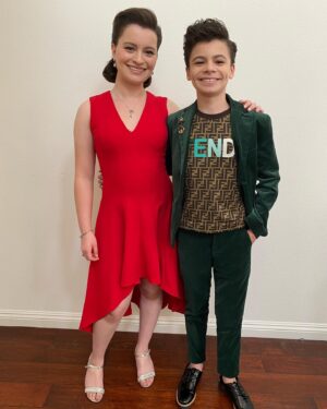 Dalila Bela Instagram - I had so much fun at the #junglecruise premier!!! The movie was stunning, and I can’t wait for you all to see it on July 30th!!! My youngest brother, @raphaelalejandro22, plays “Zaqueu” alongside @therock, #emilyblunt, #paulgiamatti, @jackwhitehall, @edgarramirez25, and #jesseplemons!!! 

Here are some BTS and red carpet pictures from the premier!!

Thank you @_dreadiaz_ for the gorgeous makeup!!
Thank you @thisisbabe for the beautiful hairstyle!!!