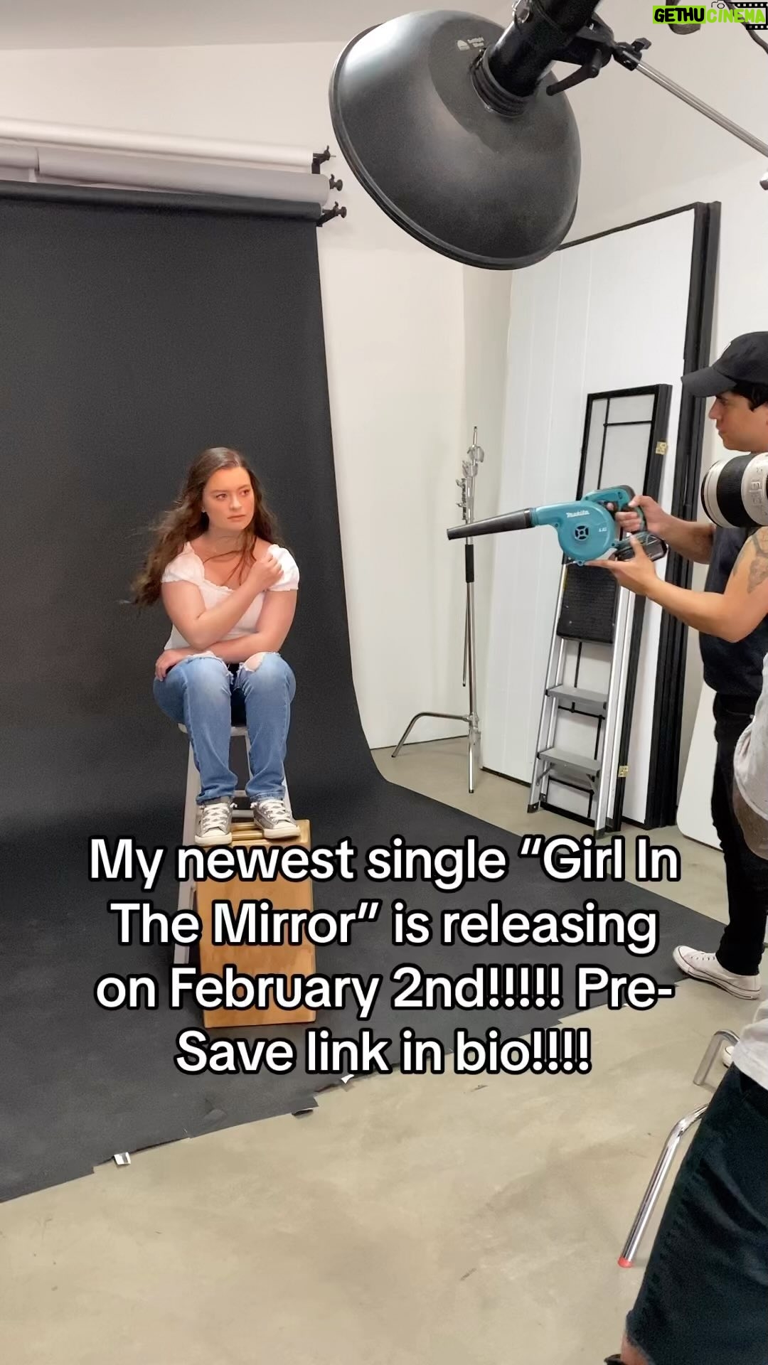 Dalila Bela Instagram - This is the awesome news I wanted to share with you guys!!!! My newest single #girlinthemirror is releasing on February 2nd!!!!!!!! Absolutely can’t wait for you all to hear it!!!! And thank you @_dreadiaz_, @vincetrupsin, and @thisisbabe for the lovely photoshoot!!!!! #dalilabela #singer #singersongwriter Are you excited?