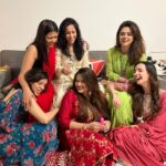 Dalljiet Kaur Instagram - Happy us ! Hope u guys had superb Diwali celebrations too ♥️