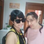 Dalljiet Kaur Instagram - Dubai diaries with my most gorgeous sisters @jatinderrkaaur @hritika.swamy @amritgrover01 and cutest jijus @gurtej3998 and @sushil__chawla ♥️♥️♥️ #blurryyetperfect