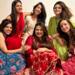 Dalljiet Kaur Instagram - Happy us ! Hope u guys had superb Diwali celebrations too ♥️