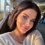 Damla Ersubaşı Instagram – Stickerlanmıştım✨ kızlarımmm herşeyim♥️♥️ bu arada zeynep tam ben, sürekli uyuyo sandalyede🥲