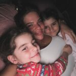 Damla Ersubaşı Instagram – Allahııımmmmm ne güzel yaratmışsın🤲🤲ne güzel doğurmuşum yaaa😍😍 ne güzel bi duygu nasip etmişsin bana🤲 bu dünyada şükrettiğim tek ve en büyük mutluluğum🤲❤️ 

 2.şarkımızıda ekliyiimmm🥰❤️🤲