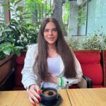 Damla Ersubaşı Instagram – -Şu karnımı bi içime çekeyim bekle😂 🎈
