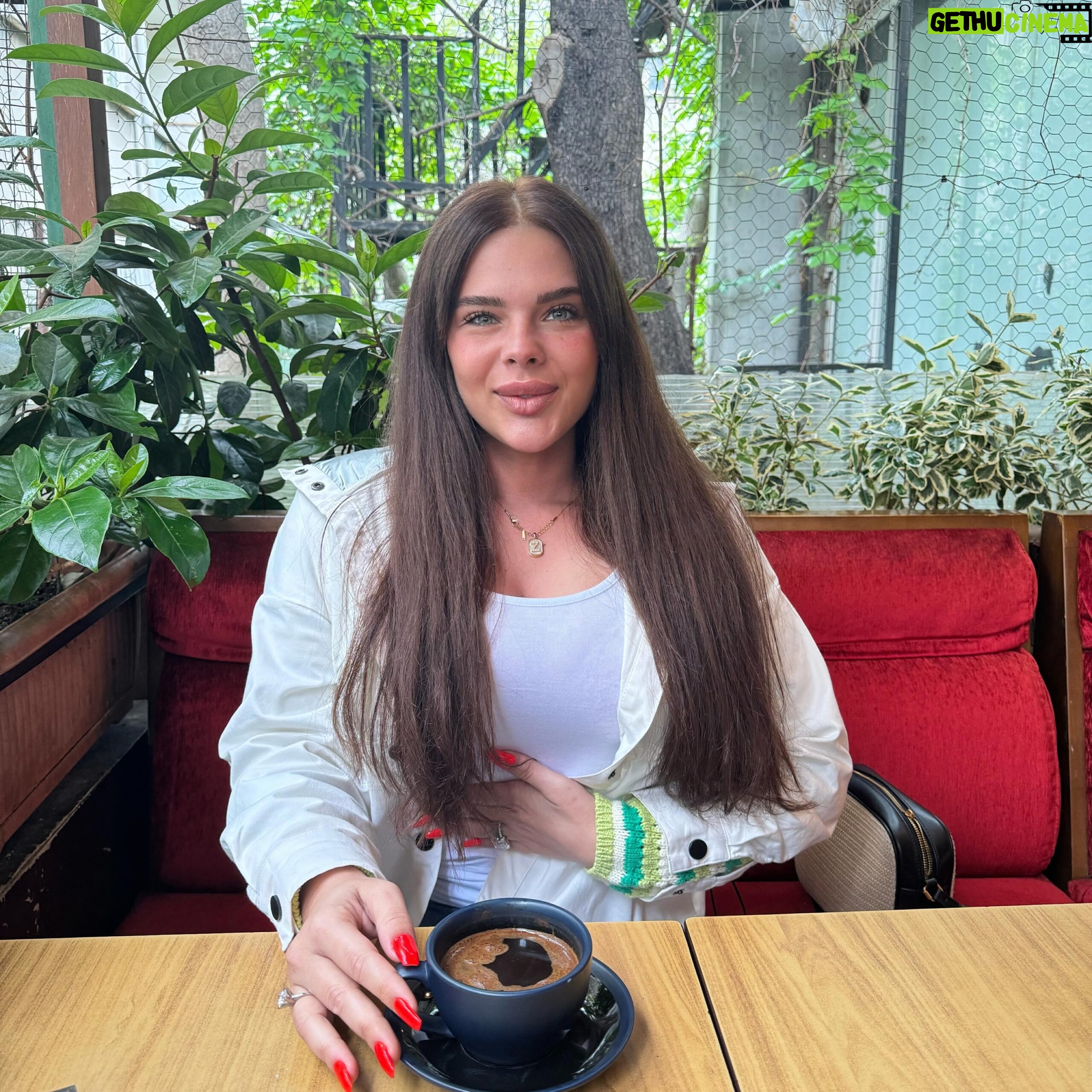 Damla Ersubaşı Instagram - -Şu karnımı bi içime çekeyim bekle😂 🎈