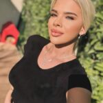 Damla Ersubaşı Instagram – Gerçekten sadece bu güzel tasarımı @rojinavsartasarim göstermek için makyaj yaptım ve ayağa kalktım🥲 çünkü çok beğendim çok zarif💎 
pazar günlerini sevmediğimi bilirsiniz.😏