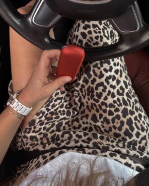 Damla Ersubaşı Instagram - Siyah ve leopar askim bitmezz bilirsinizzz🐣🐆 🖤