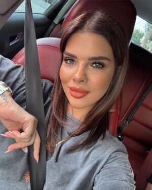 Damla Ersubaşı Instagram - Yarın bugünden daha mucizevi, daha güzel olsun🌸