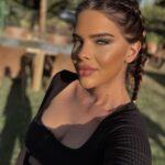 Damla Ersubaşı Instagram – Varlığına alışmaya çalışırken yokluğuna anında alıştırırmış insan. Yine arabesk ruh halindeyim yineee😂 neyse iyi geceler 😁♥️