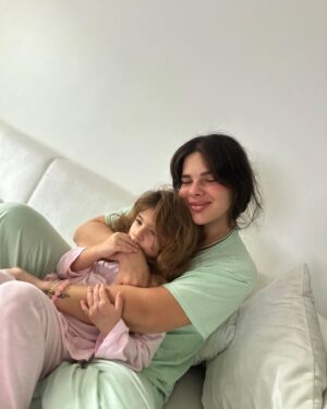 Damla Ersubaşı Instagram - Tarifi olmayanlarım♥️😍 tek aşkım, tek gücüm😍