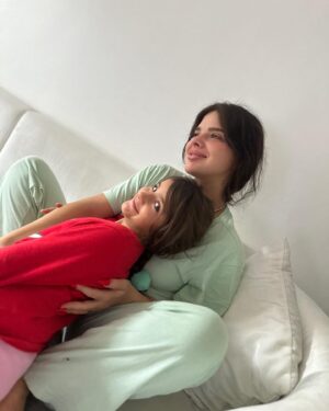 Damla Ersubaşı Instagram - Tarifi olmayanlarım♥️😍 tek aşkım, tek gücüm😍
