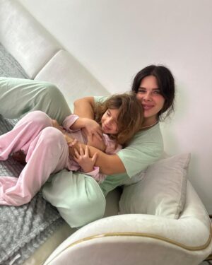 Damla Ersubaşı Instagram - Tarifi olmayanlarım♥️😍 tek aşkım, tek gücüm😍