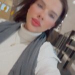 Damla Ersubaşı Instagram - 1- burası çok büyük yine bizim ofisin yerini unuttum tüm katı gezdim. 2- evet rujum gerçekten çok güzel. Bulursam linkini eklerim akşama🌸 3- Zeynom teşekkür ederim annecim, bi bunu karalamamıştın😅 Pazartesi 🫣
