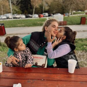 Damla Ersubaşı Instagram - Bizim şarkımız♥️