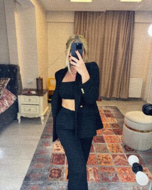 Damla Ersubaşı Instagram - Kalpler kırılmasın birrtanem😏🤍🖤 🪞