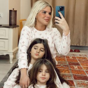 Damla Ersubaşı Instagram - Öpücükgillerrr💋😂 iyi gecelerr