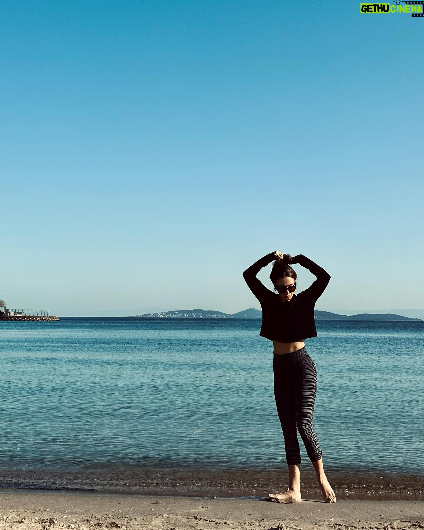 Damla Sönmez Instagram - mai 🐬 📷: @demetttsahin