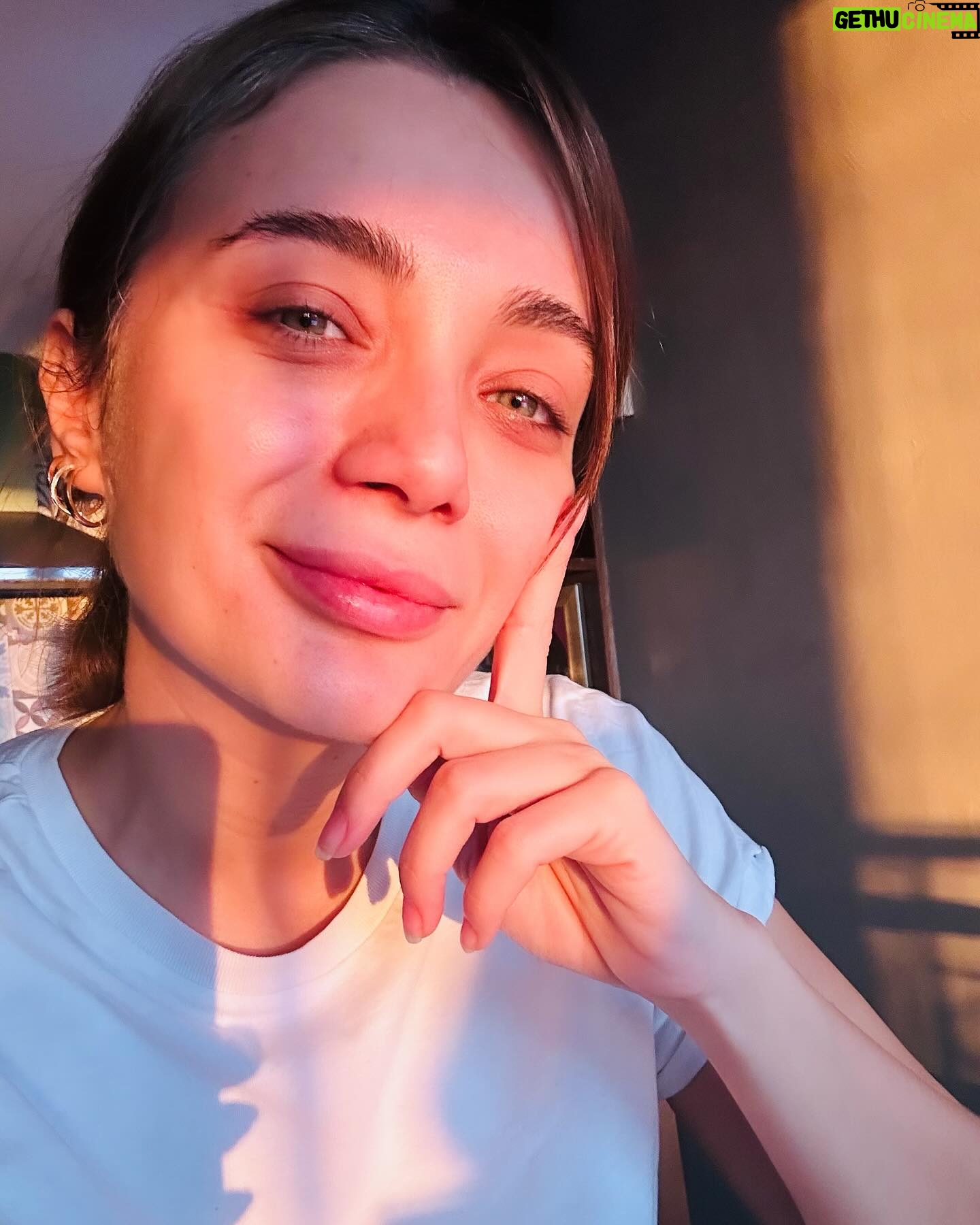 Damla Sönmez Instagram - a brief story of the 🌞.