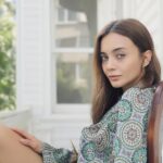 Damla Sönmez Instagram – #tbt gibi #tbt. Bu seriden daha da fotoğraf gelir. Uzun saçı özlüyor muyum ne? Ama çok uzununu. Noluyor Abidin noluyooor? 🥲