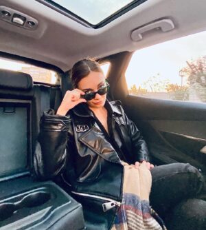 Damla Sönmez Instagram - traff*c 🧸  hello to you too Istanbul. 
Last photo displays my genuine feelings🫥