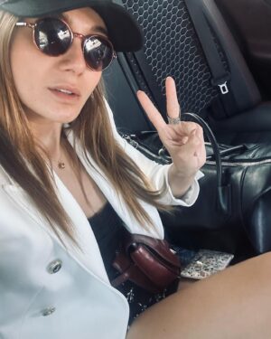 Damla Sönmez Instagram - 2 days and a Cannes. 🍒 #yakınzamantebetesi #kibugünperşbiledeğil