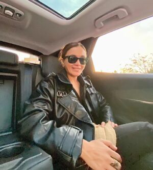 Damla Sönmez Instagram - traff*c 🧸  hello to you too Istanbul. 
Last photo displays my genuine feelings🫥